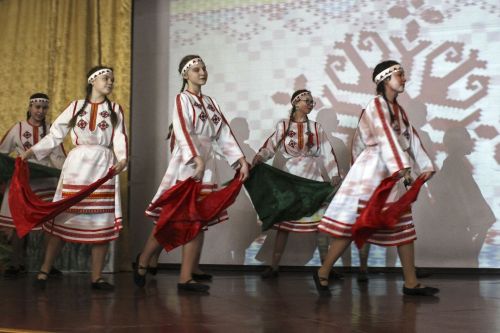 В международный день родного языка в гимназии №3 подготовили театрализованное представление