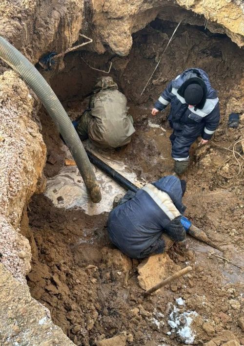 В Зеленодольске сотрудники водоканала устранили аварию на улице Баки Урманче