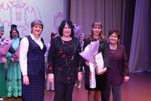 Розовые бантики и физика. Преподаватель мехколледжа Ольга Русскова победила на этапе республиканского конкурса