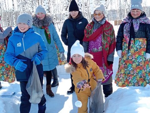 «И стар и млад приходи Весну встречать и Зиму провожать!»: в обществе глухих Зеленодольска дружно отметили Масленицу