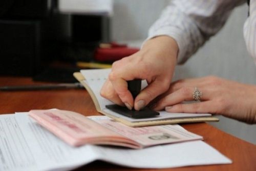 Выдворили за работу без патента