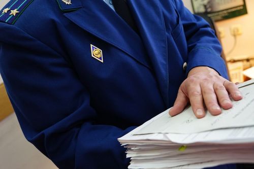 Прокуратура встала на защиту прав 87-летней блокадницы, которую мошенники оставили без жилья