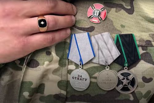 Военнослужащим, удостоенным государственных наград за участие в СВО, полагается единовременная денежная выплата в размере пятикратного оклада
