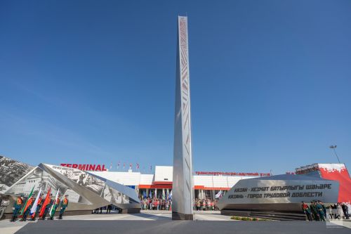 В день Весны и Труда возложены цветы к стеле «Казань — город трудовой доблести»