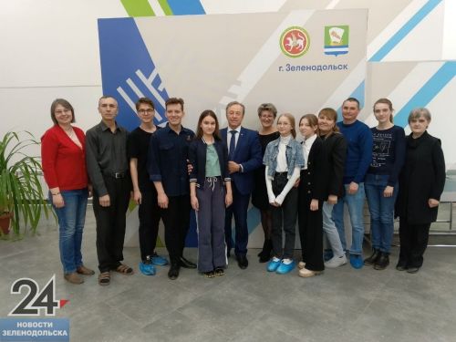 Язык поэзии привел в Зеленодольск. Гости из Чувашии рассказали, как путешествия способствуют стихосложению