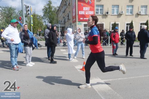 Переходящий Кубок эстафеты Победы на призы «Зеленодольской правды» вновь взяла гимназия №3