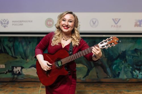 Гитарные струны судьбы: Евгения Королькова о музыке, студентах и любви к профессии