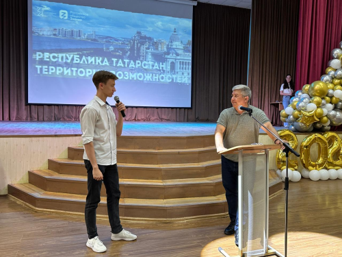 Зеленодольские лицеисты с главой города поучаствовали в открытом уроке «Знаю Татарстан»