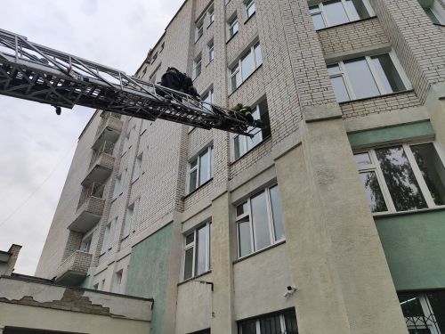 Без дыма и огня: Зеленодольские пожарные провели учения на здании терапевтического корпуса ЦРБ Зеленодольска