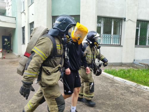 Без дыма и огня: Зеленодольские пожарные провели учения на здании терапевтического корпуса ЦРБ Зеленодольска