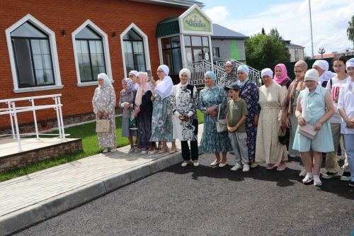После четырехлетнего строительства в Апастово торжественно открыли медресе