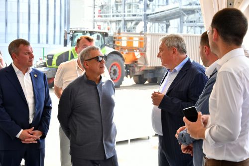 Рустам Минниханов дал старт трём масштабным проектам на 8,8 млрд в Зеленодольском районе