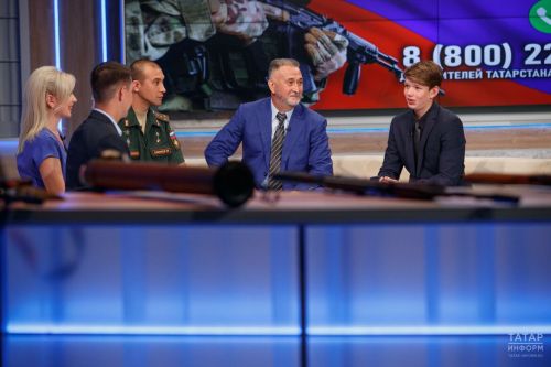 Телемарафон «Вступай в армию Победы!»: репортаж из телестудии
