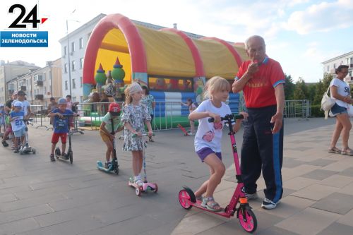 Тренер из Зеленодольска, Хаким Валиуллин на пенсии продолжает учить детей кататься на роликах