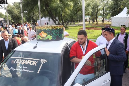 Зеленодольск привез частичку Татарстана в Омск: на Иртыше празднуют Сабантуй!