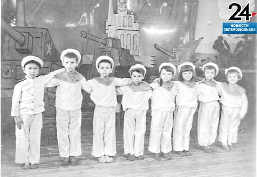 История одной фотографии: День ВМФ в детсаду № 12, 1942-43 г.