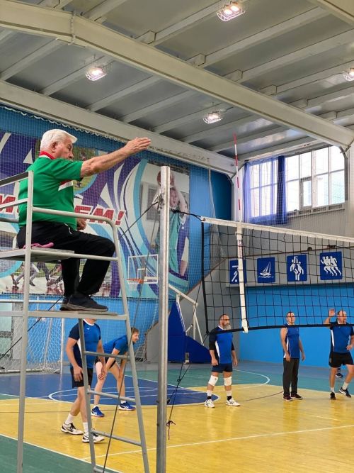 «Ура!» в честь российского Флота: в Зеленодольском спорткомплексе «Авангард» прошёл турнир по волейболу среди ветеранских команд