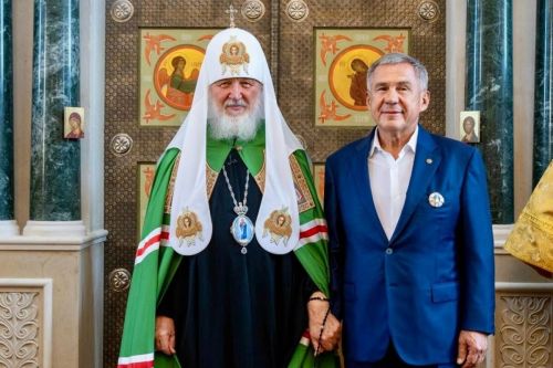 Патриарх Кирилл удостоил Рустама Минниханова Патриаршим знаком храмостроителя