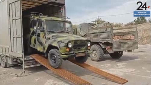 Нурлаты помогают фронту: жители села отправили бойцам СВО три автомобиля и гуманитарную помощь