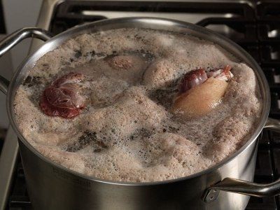 Несколько нюансов, чтобы куриный бульон был вкусным и прозрачным