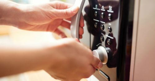 10 продуктов, которые нельзя разогревать в микроволновой печи