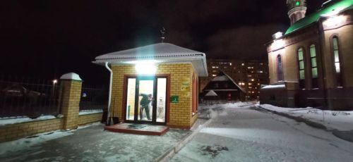 Зеленодольцы приходят за чистой питьевой водой в мечеть