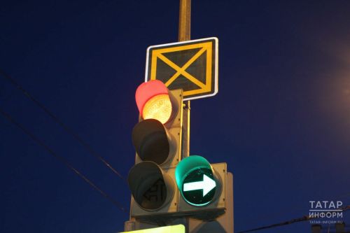 Из-за погодных условий на дорогах Казани перестали работать светофоры