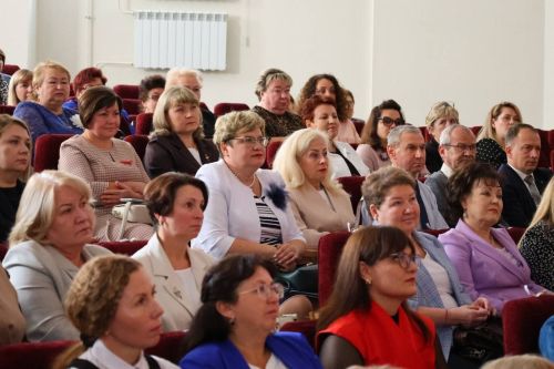 В Зеленодольске накануне профессионального праздника чествовали педагогов