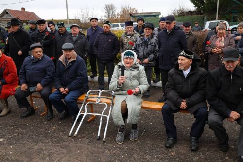 В деревне Татарское Танаево открыли бюст почетному гражданину Зеленодольского района Талгату Гиниятуллину