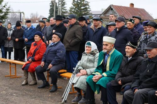 В деревне Татарское Танаево открыли бюст почетному гражданину Зеленодольского района Талгату Гиниятуллину