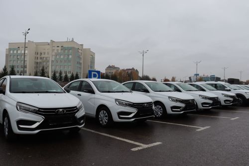 Отделение Соцфонда России по РТ вручило автомобили с автоматической коробкой передач пострадавшим на производстве