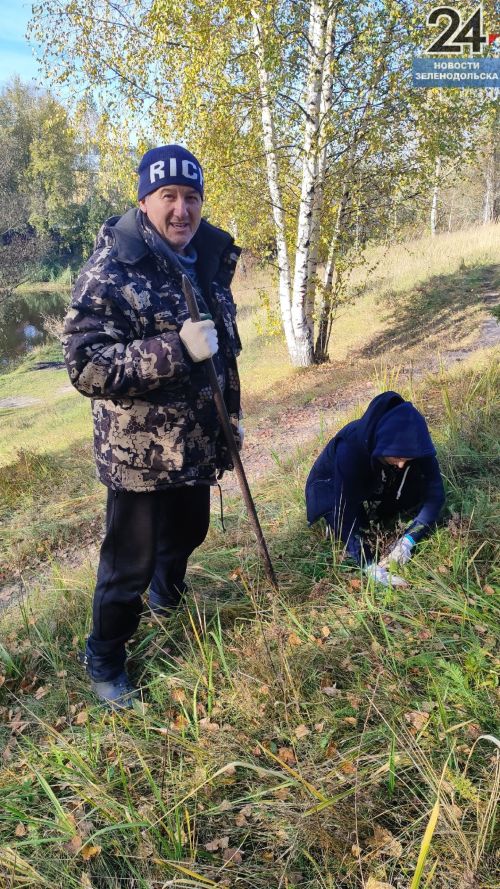 Жители Зеленодольска провели посадку молодых елей в микрорайоне Волна