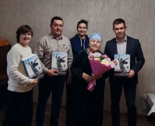 Жительницу села Бело-Безводное поздравили с 80-летним юбилеем и выходом книги