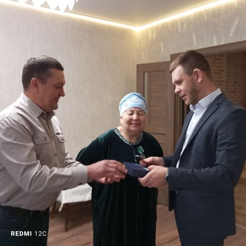 Жительницу села Бело-Безводное поздравили с 80-летним юбилеем и выходом книги