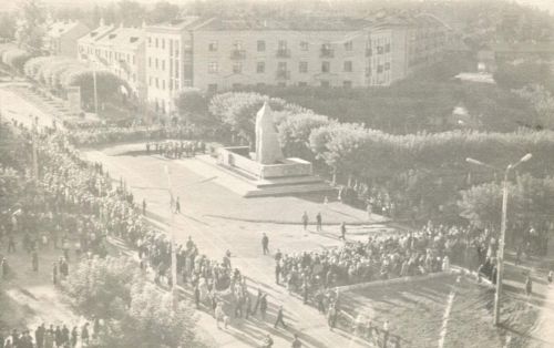 Из архива «Зеленодольской правды». 1971 год: Ильич смотрит с постамента