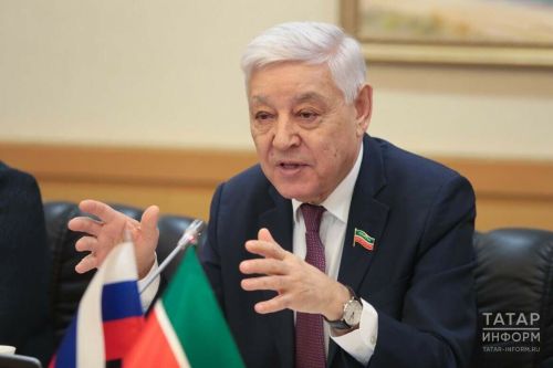 Председатель Госсовета РТ Фарид Мухаметшин отметил сокровенность смыслов во флаге Татарстана