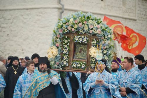 В Казани совершился крестный ход на 7 тысяч человек через исторический центр города