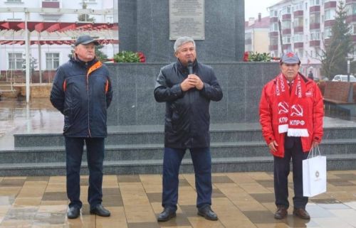 В открытии памятника Ленину в Зеленодольске приняли участие студенты механического колледжа