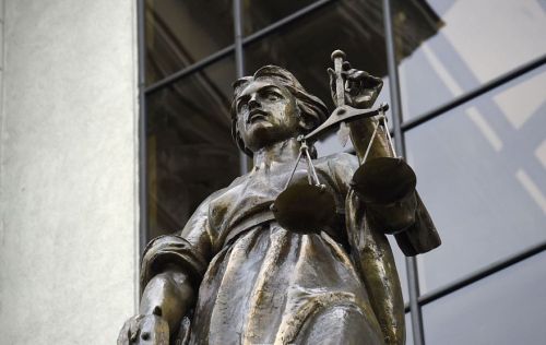 В Татарстане суд вынес приговор по уголовному делу в отношении бывшего работника прокуратуры и двух его соучастников