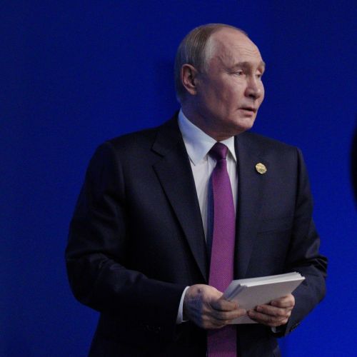 Президент России Владимир Путин объявил благодарность четырем татарстанским чиновникам