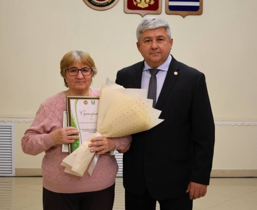 Михаил Афанасьев вручил благодарственные письма матерям, чьи сыновья исполняют воинский долг