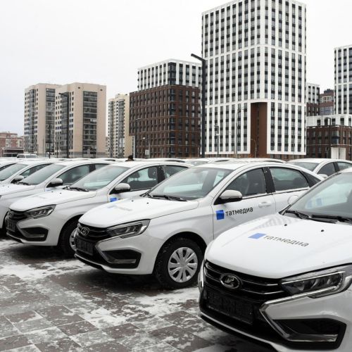 Информационному центру «Зелёный Дол» Рустам Минниханов вручил новую машину