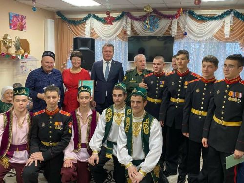 «Мы с вами»: суворовцы устроили тёплый праздник для жителей дома-интерната в Рыбно-Слободском районе