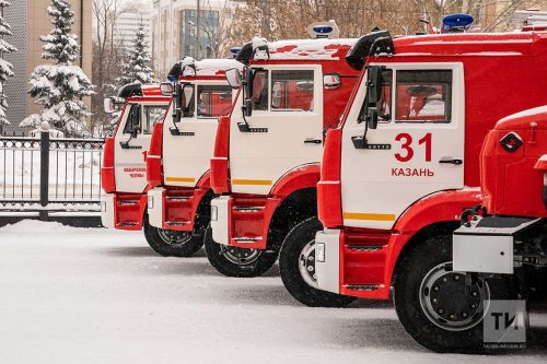 В Казани загорелся троллейбус, стоявший в депо