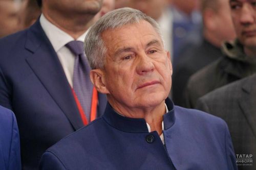 Раис Татарстана Рустам Минниханов поздравил жителей республики с Днем защитника Отечества