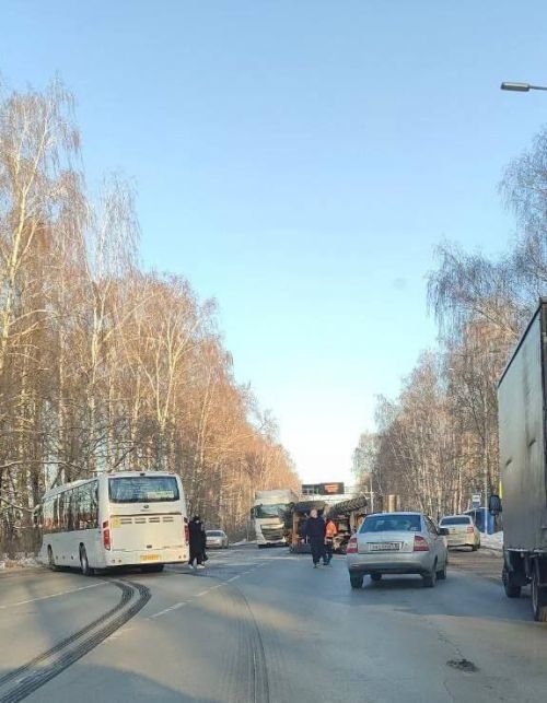 Водитель трактора пострадал после столкновения с автобусом под Зеленодольском