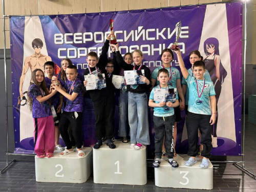 Пловцы школы № 5 «Дельфин» завоевали 12 медалей на соревнованиях «Весенняя Волна 2025»