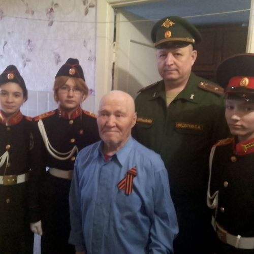 Ученики Васильевской кадетской школы навестили тружеников тыла
