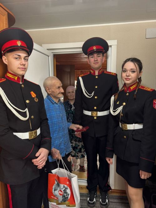 Ученики Васильевской кадетской школы навестили тружеников тыла