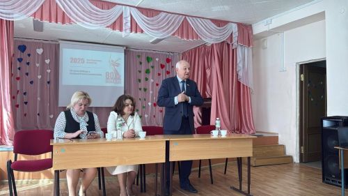 Депутат Государственной Думы России Ильдар Гильмутдинов провел парламентский урок в Айшинской гимназии